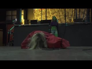 superheroines supergirl vs she hulk(360p) mp4